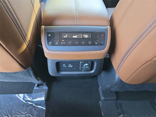 2024 Nissan Pathfinder Platinum