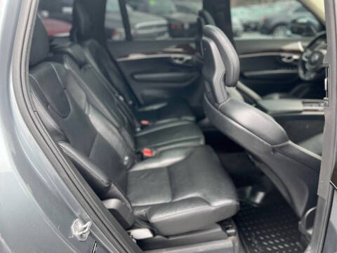 2016 Volvo XC90 T6 Momentum