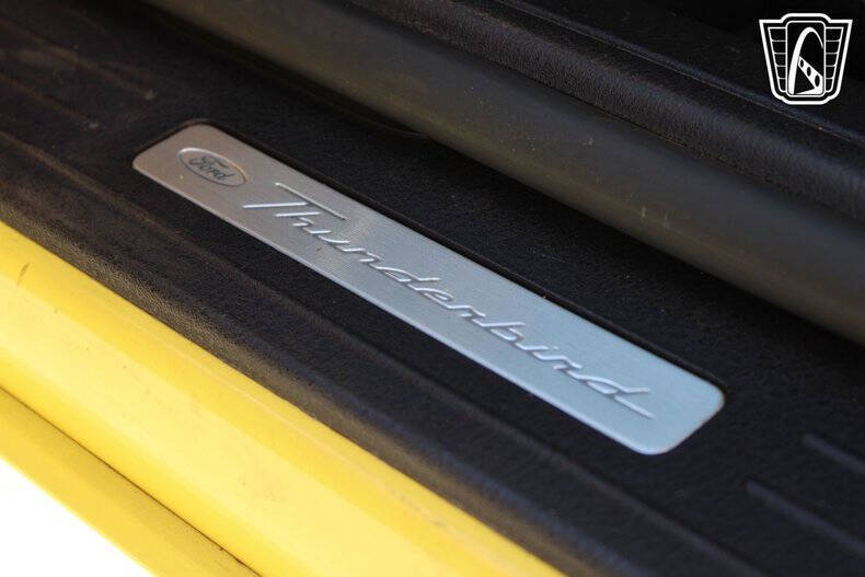 2004 Ford Thunderbird Deluxe