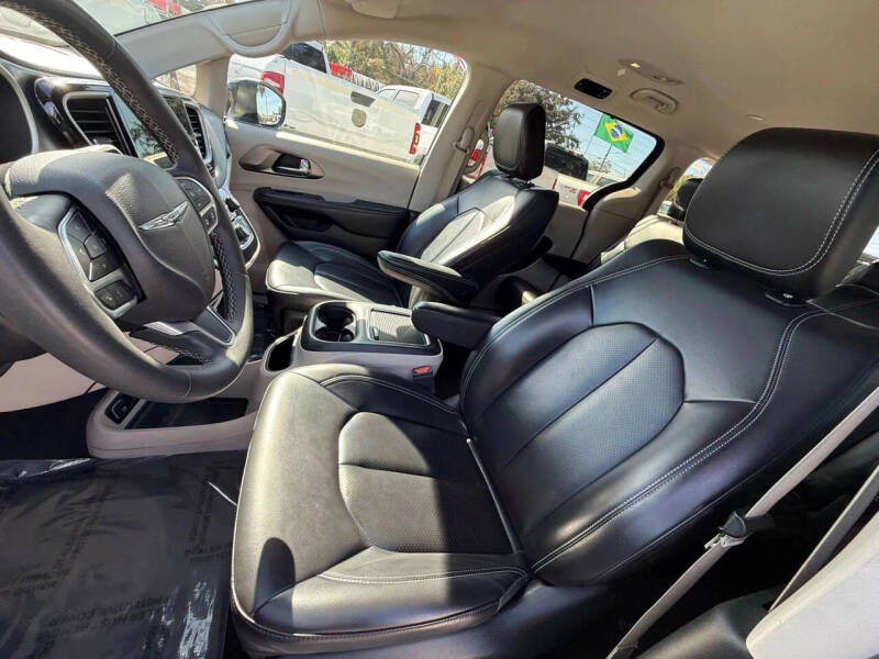 2023 Chrysler Pacifica Touring L