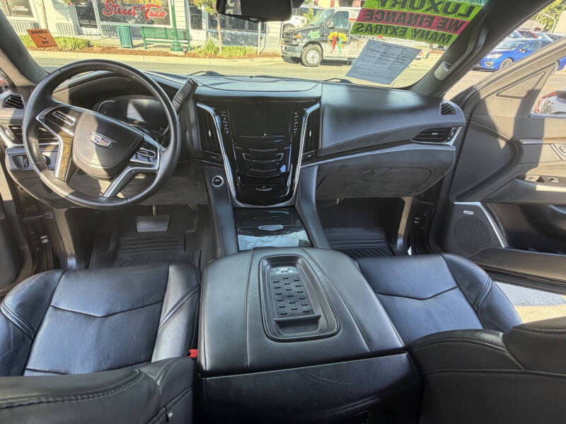 2017 Cadillac Escalade ESV Platinum