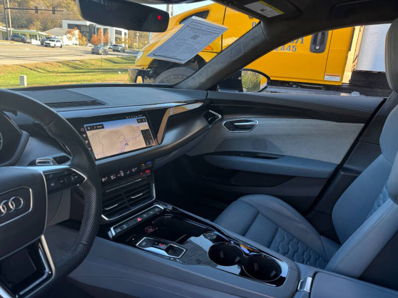 2024 Audi e-tron GT quattro Prestige