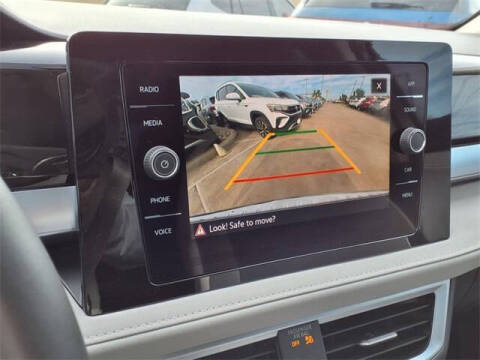 2025 Volkswagen Taos SE