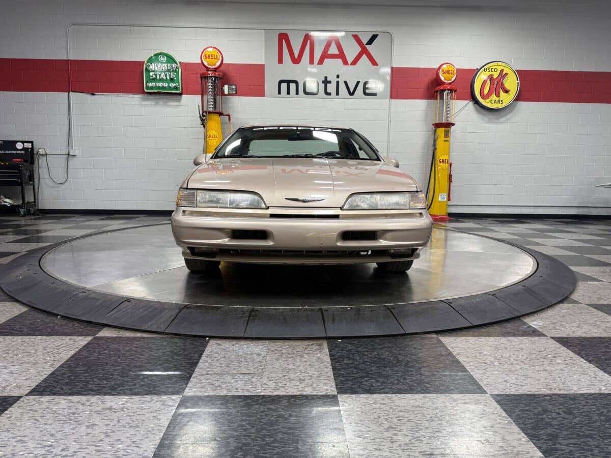 1993 Ford Thunderbird 4