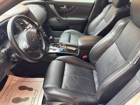 2017 Infiniti QX70