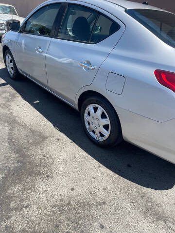 2019 Nissan Versa SV