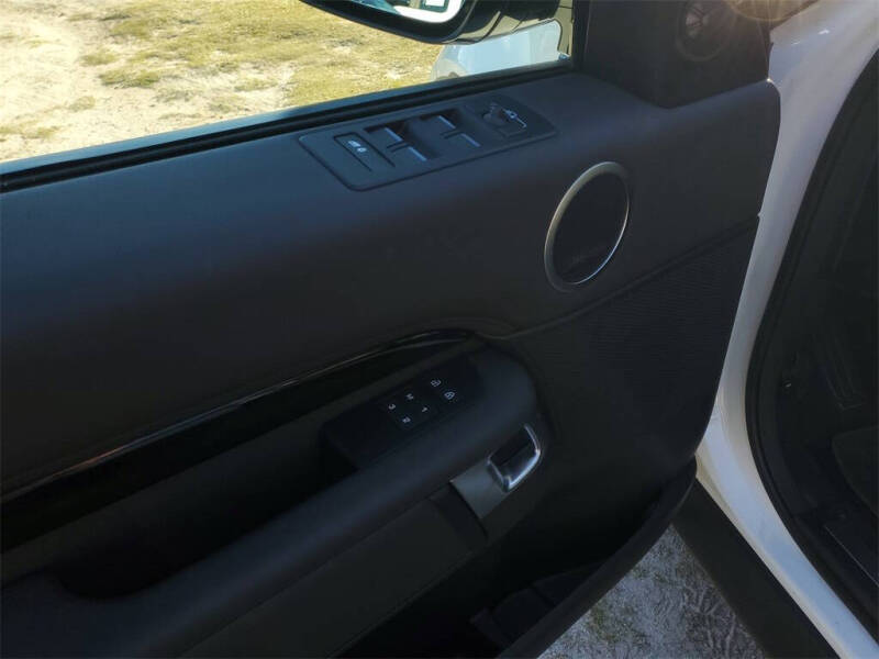 2024 Land Rover Discovery P300 S