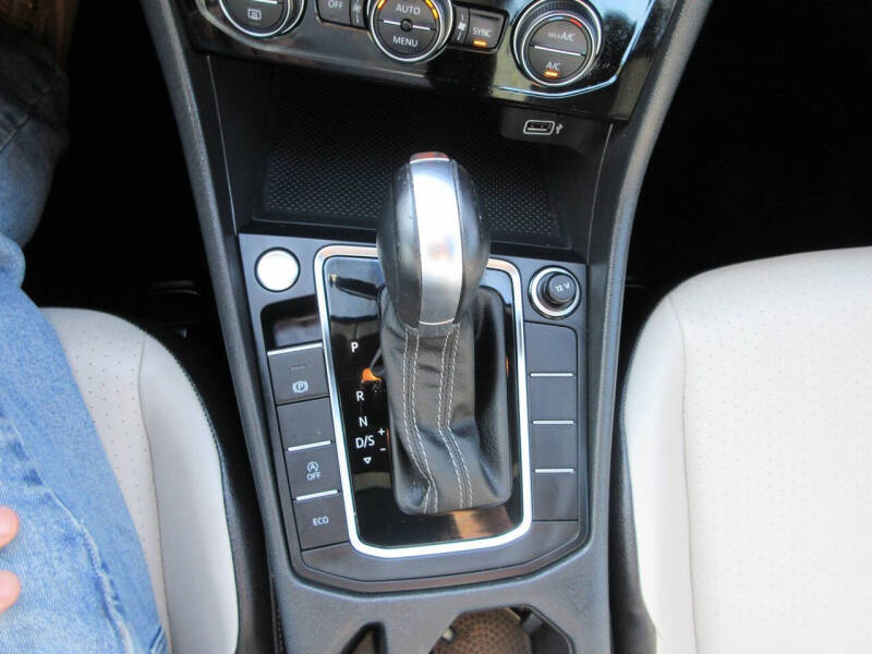 2019 Volkswagen Jetta R-Line