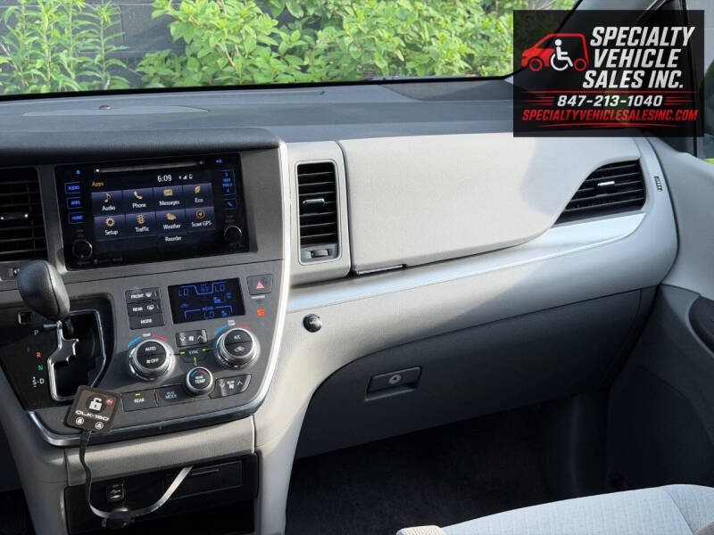 2016 Toyota Sienna LE Mobility 7-Passenger