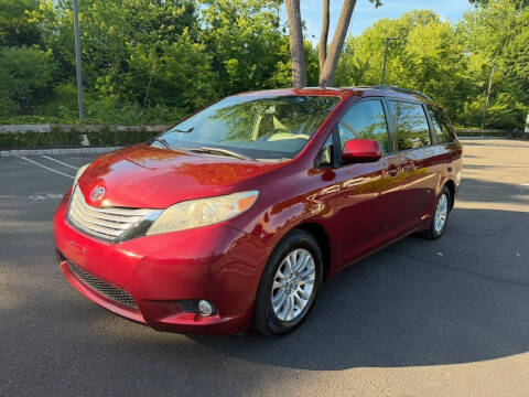 2012 Toyota Sienna XLE 8-Passenger