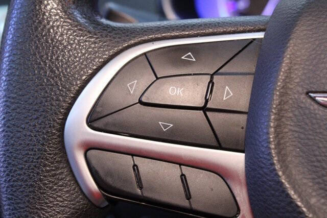 2016 Chrysler 200 LX