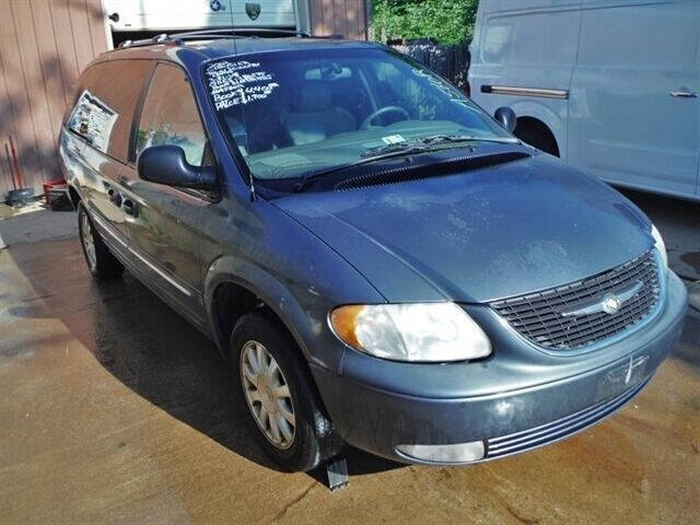 2002 chrysler town store and country van