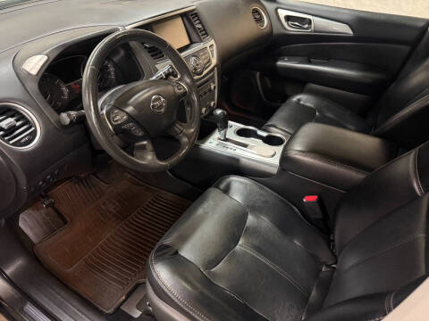 2017 Nissan Pathfinder SL