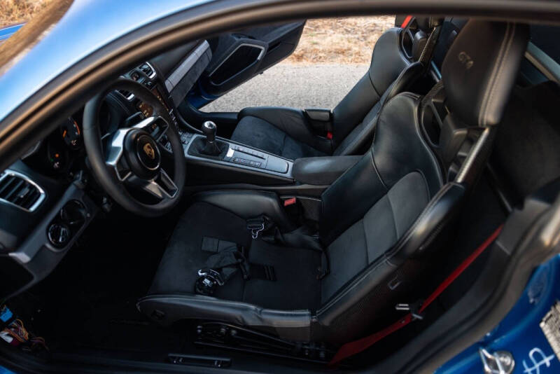 2016 Porsche Cayman GT4