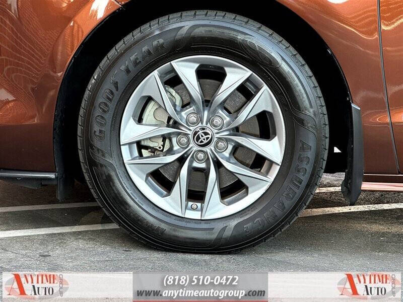 2021 Toyota Sienna XLE 8-Passenger