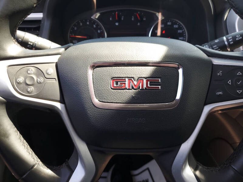 2023 GMC Acadia SLT