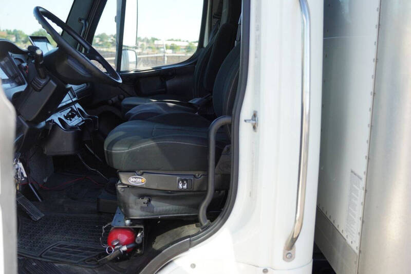 2016 Freightliner M2 106