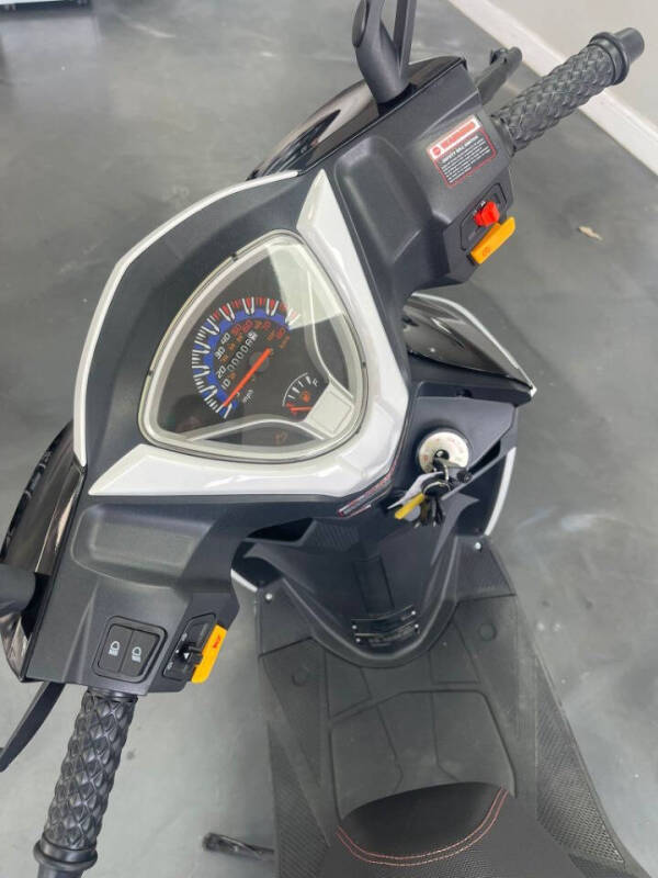 2023 ROSSI RS200