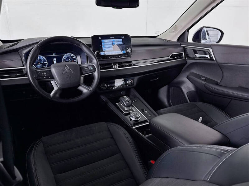 2023 Mitsubishi Outlander PHEV SE