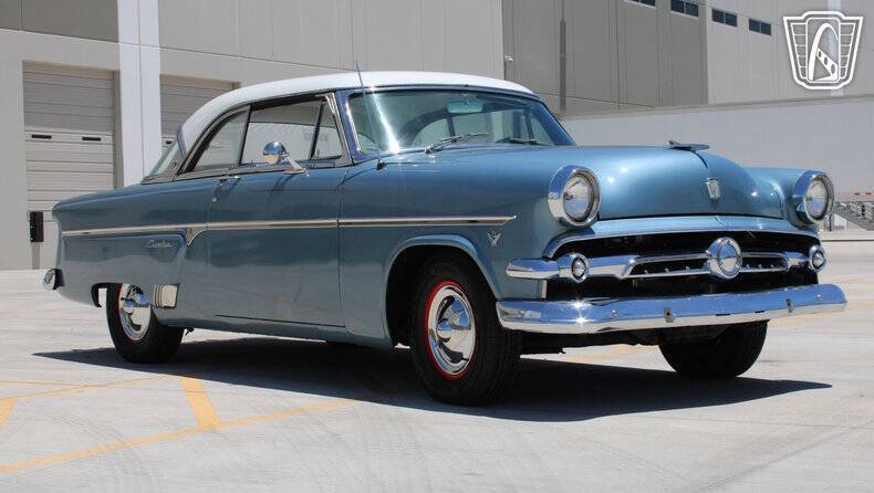 1954 Ford Crestline