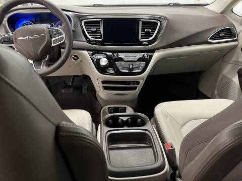 2017 Chrysler Pacifica Touring-L