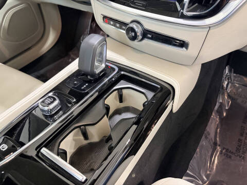 2024 Volvo S60 Recharge T8 Core Dark Theme