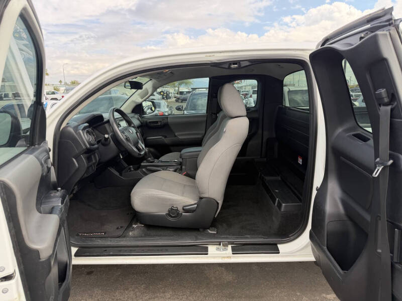 2017 Toyota Tacoma SR