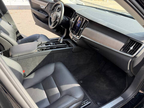 2023 Volvo S90 B6 Plus