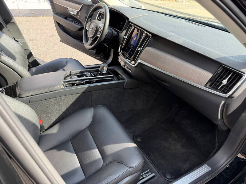 2023 Volvo S90 B6 Plus