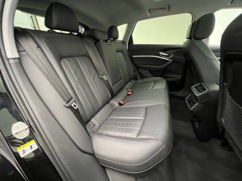 2023 Audi e-tron quattro Premium