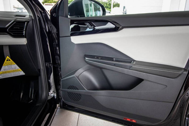 2025 Volkswagen Taos S