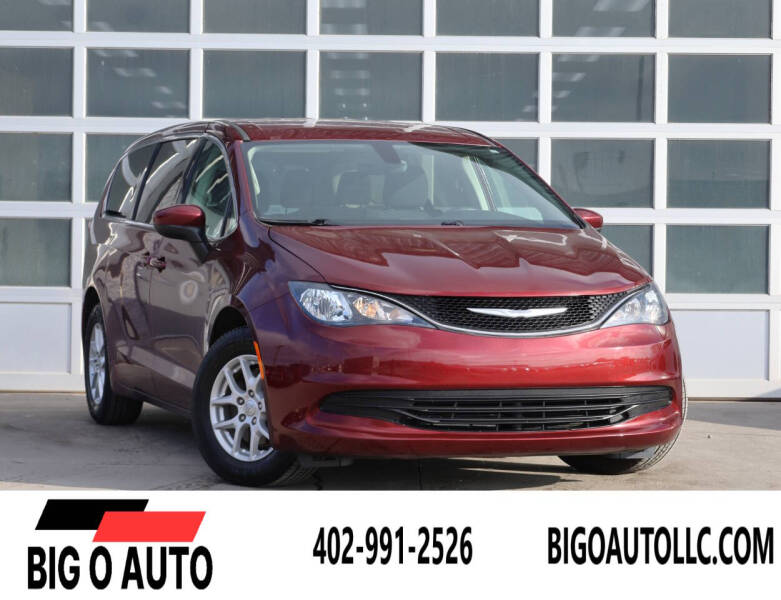 2017 Chrysler Pacifica LX's photo