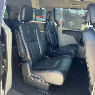 2014 Chrysler Town and Country Touring-L