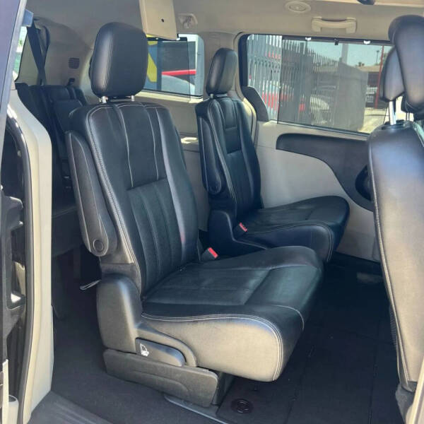 2014 Chrysler Town and Country Touring-L