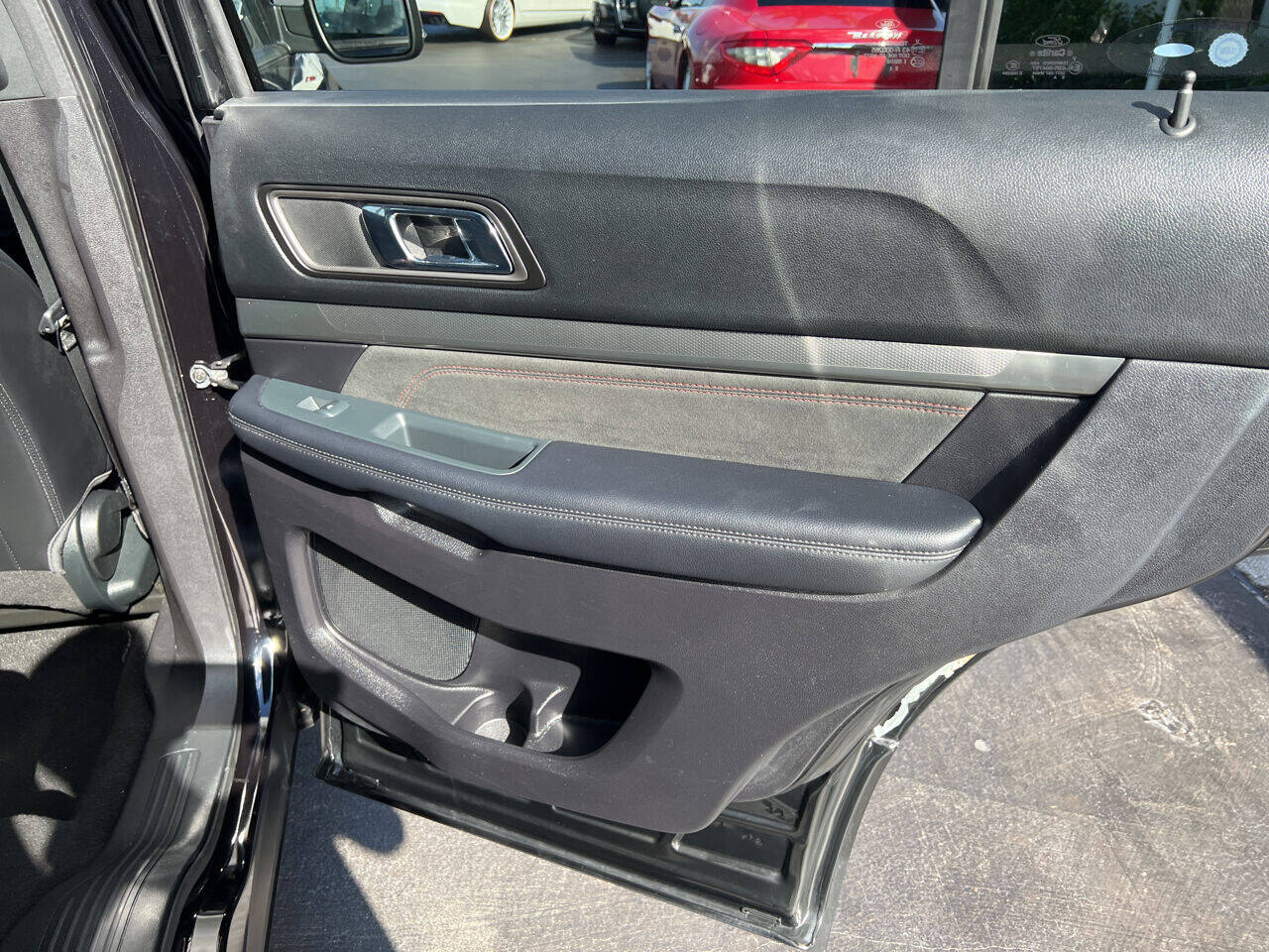 2019 Ford Explorer  - $26,900
