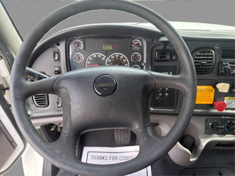 2014 Freightliner M2 106