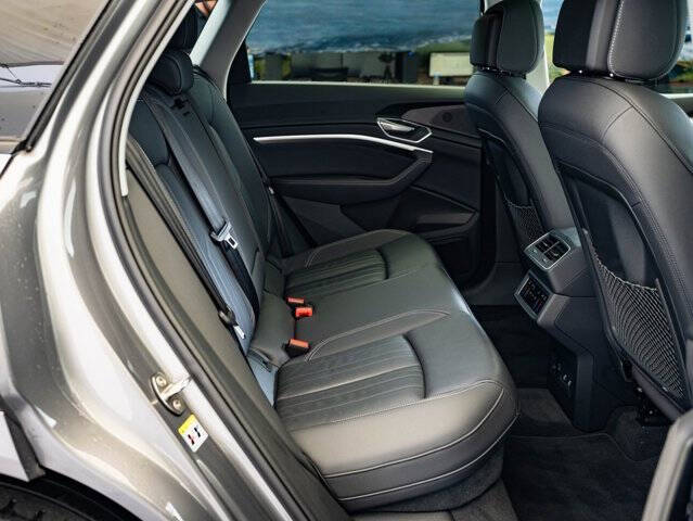 2022 Audi e-tron quattro Premium