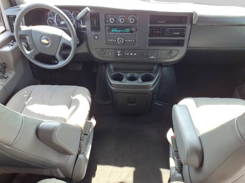 2025 Chevrolet Express LT 3500