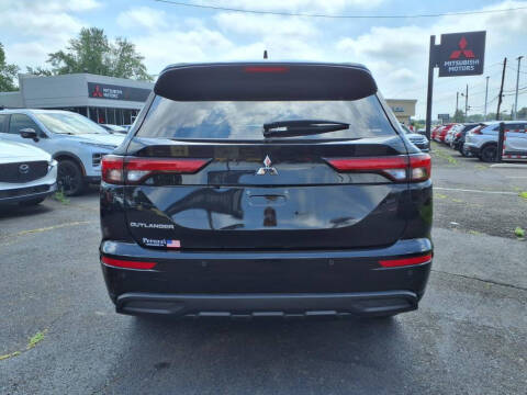 2024 Mitsubishi Outlander ES