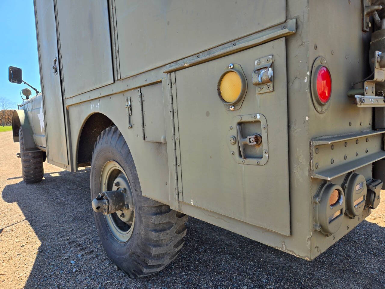 1971 Jeep M724 28