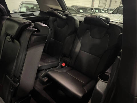 2016 Volvo XC90 T6 Momentum