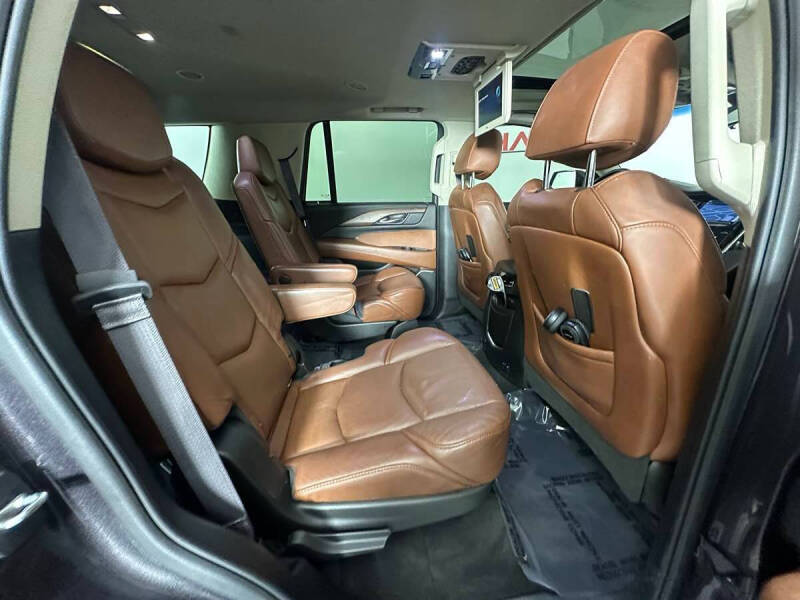 2017 Cadillac Escalade Luxury
