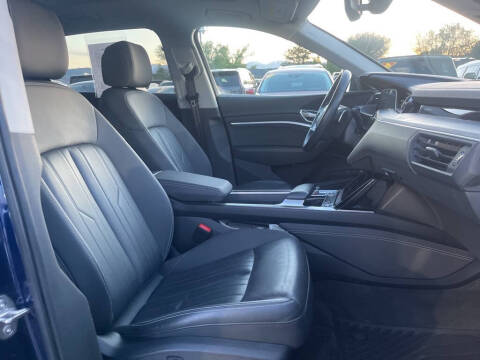 2021 Audi e-tron quattro Premium