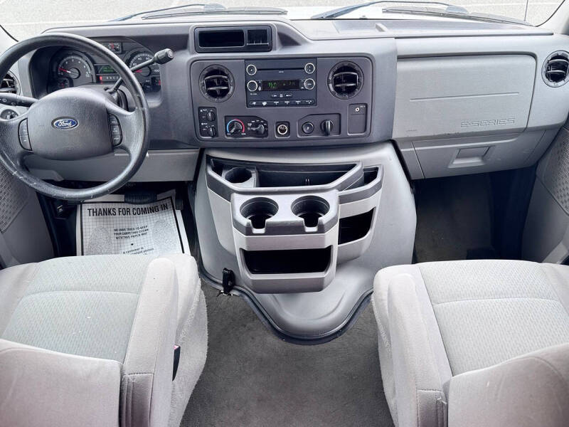 2010 Ford E-Series E-350 SD XLT