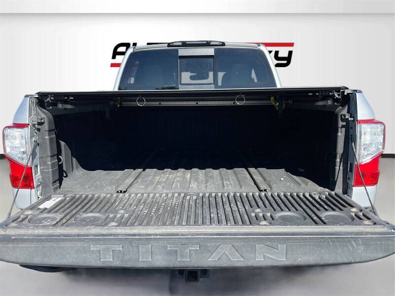 2020 Nissan Titan SV