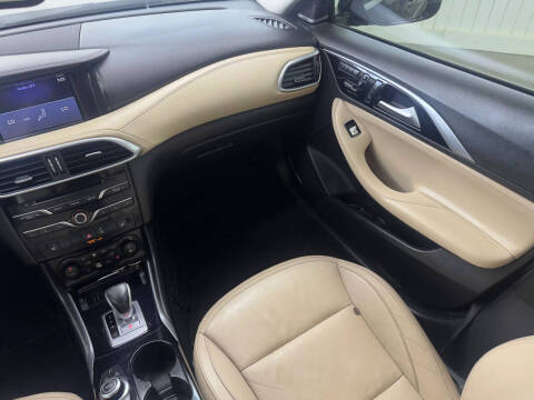 2017 Infiniti QX30 Premium