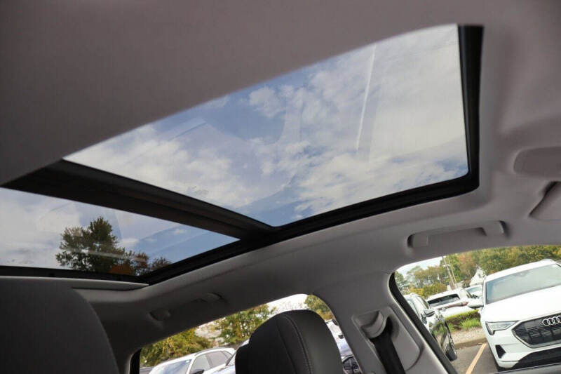 2021 Audi e-tron quattro Premium