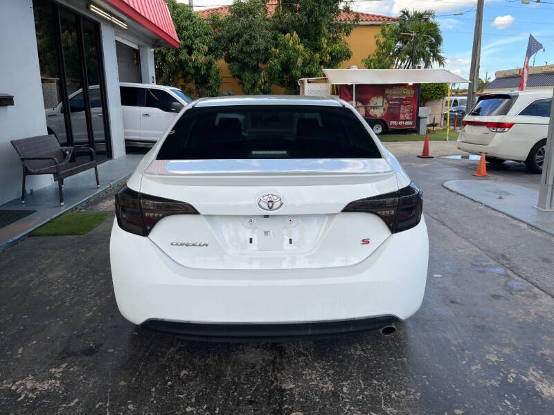 2016 Toyota Corolla S Plus photo 3