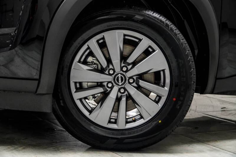 2025 Nissan Pathfinder SV