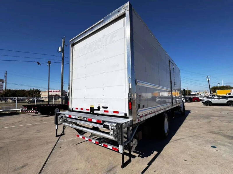 2020 Freightliner M2 106